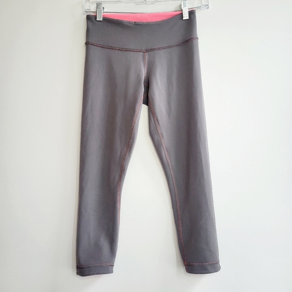 Lululemon Wonder 8 Under Reversible Pink and Grey Cropped Leggings Ladies 4 Gym - Picture 8 of 14